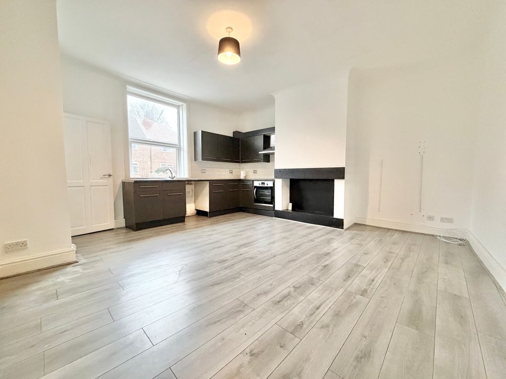 Property photo 3 of 10 Living/Kitchen