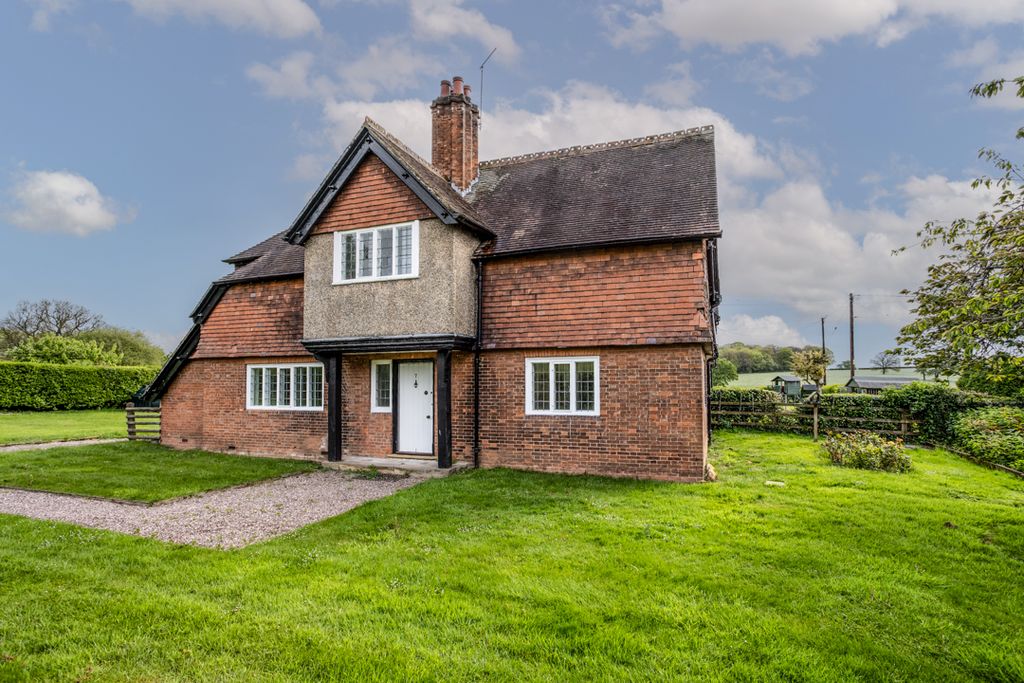 Property photo 2 of 34 7 Shavington 130526-106