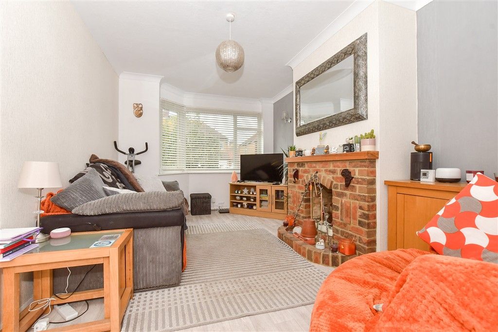 Property photo 1 of 12 Lounge