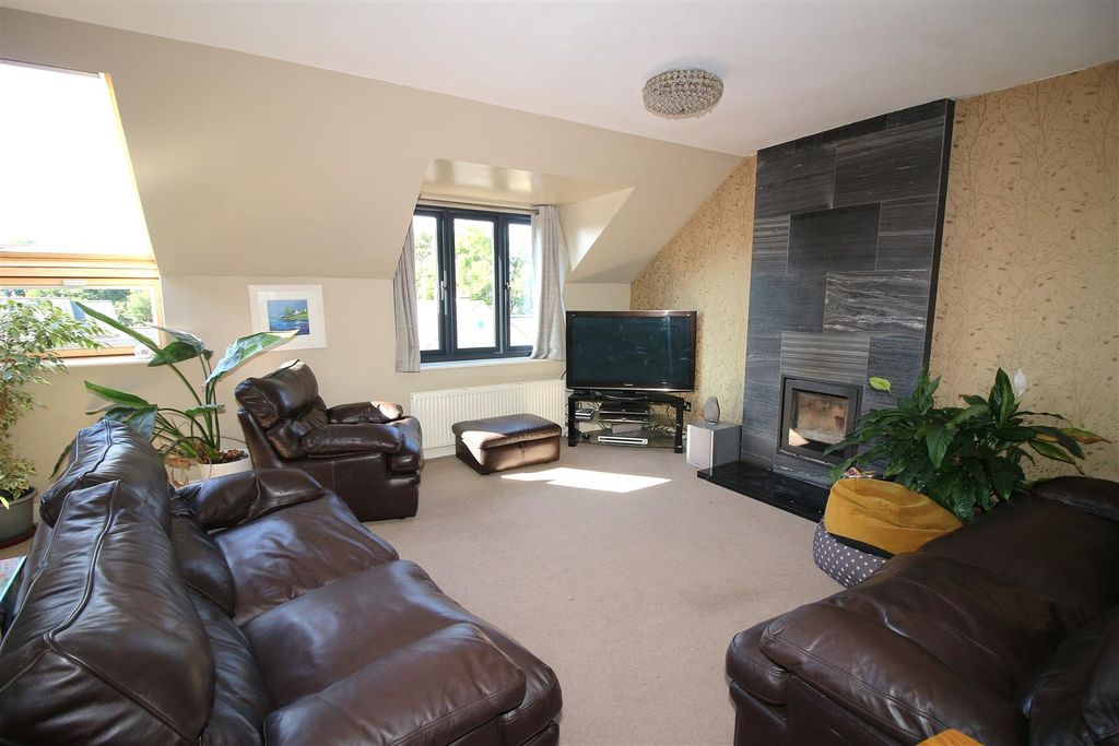Property photo 2 of 30 Lounge Area