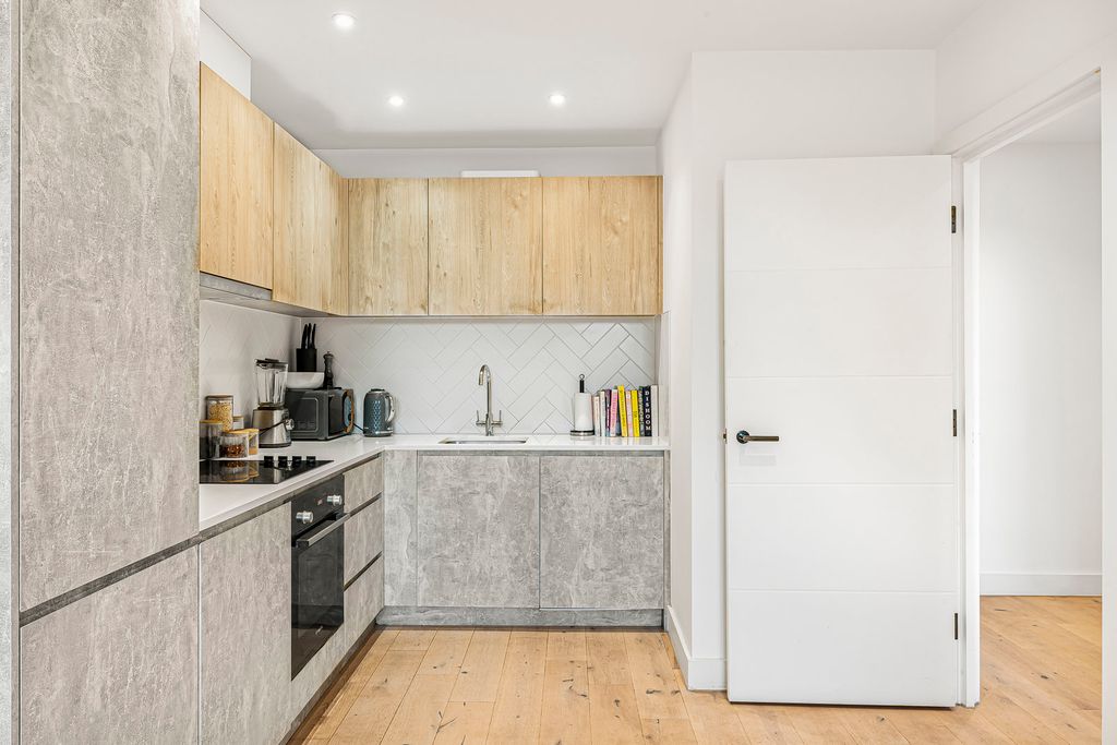 Property photo 3 of 12 Kitchen