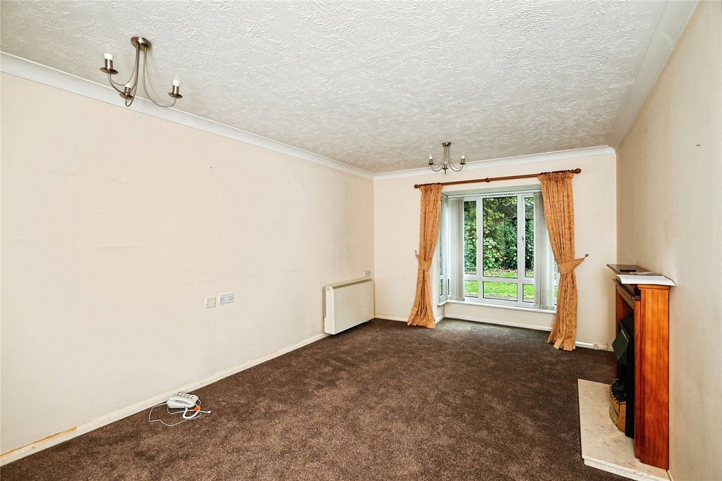 Property photo 2 of 11 Lounge