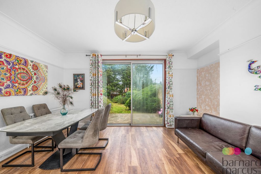 Property photo 3 of 23