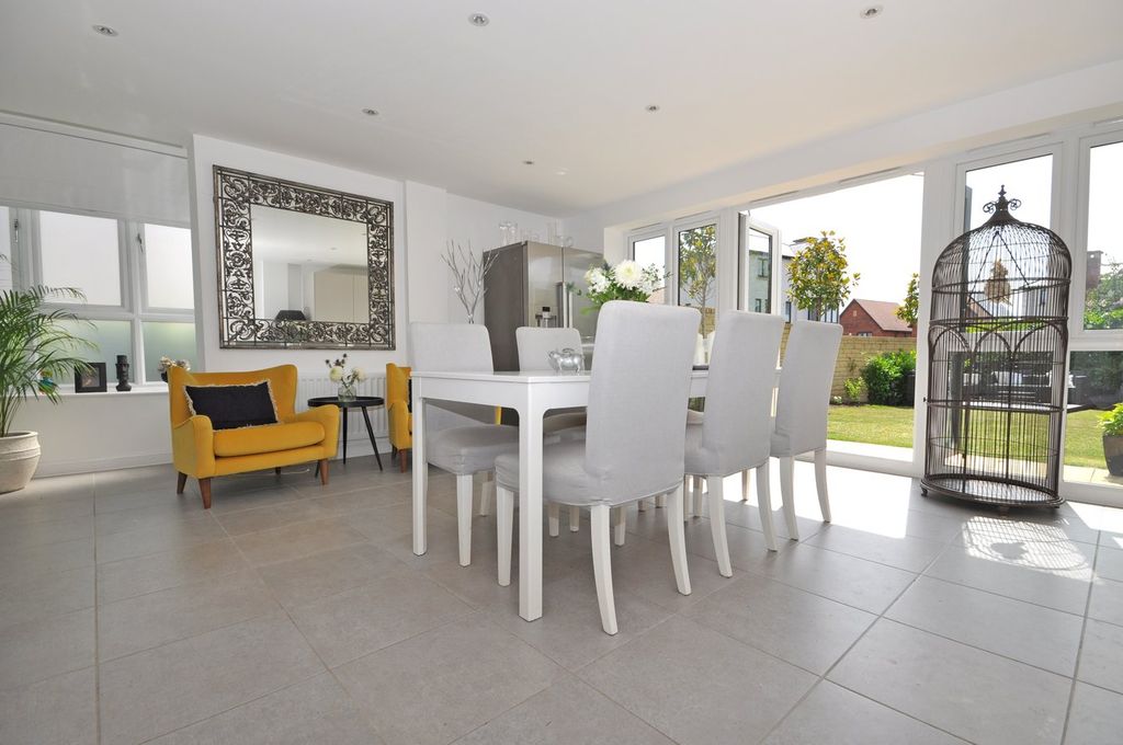 Property photo 2 of 21