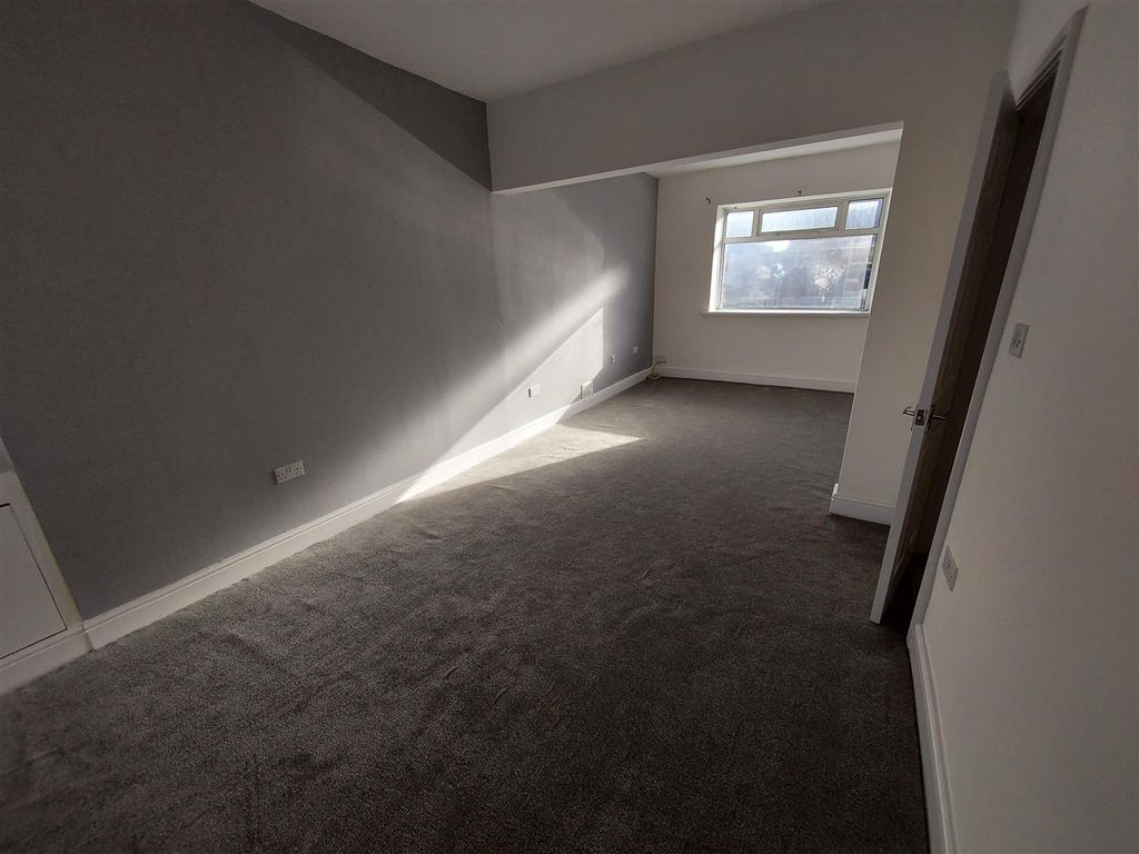 Property photo 3 of 14 Lounge 1.Jpg