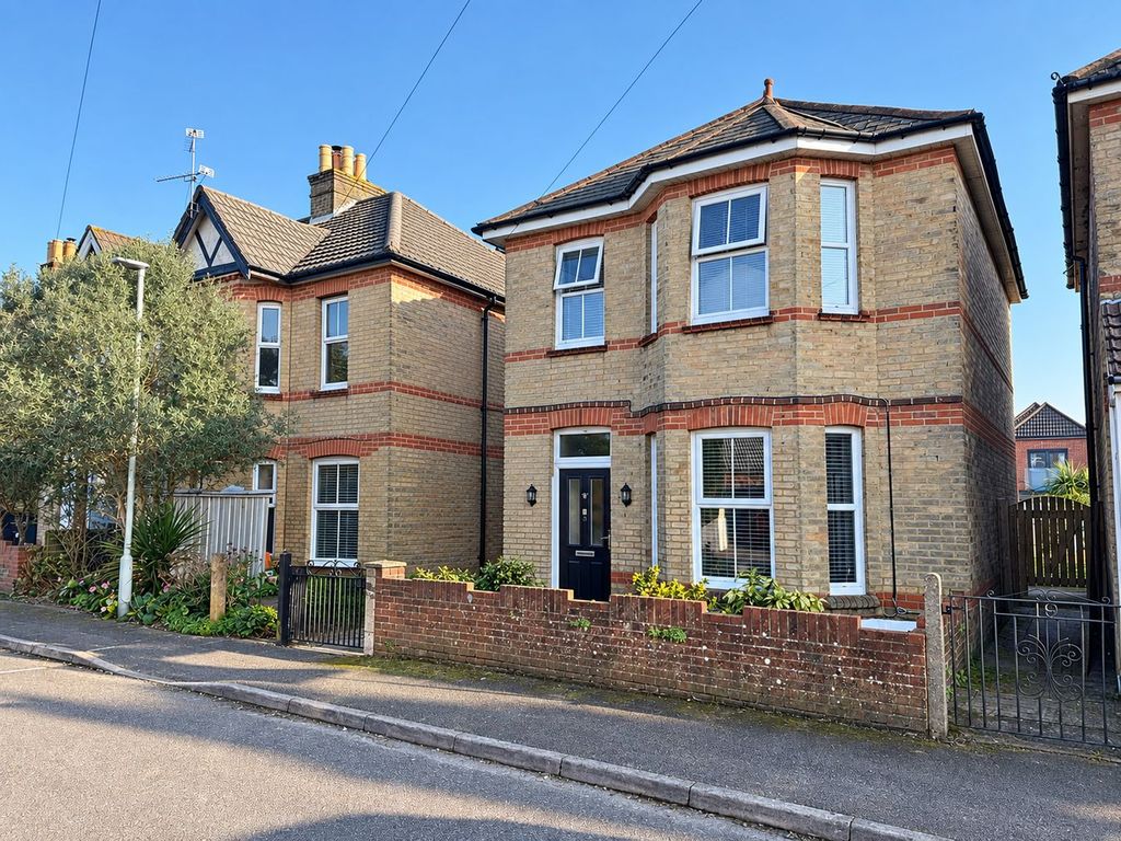 Property photo 1 of 28