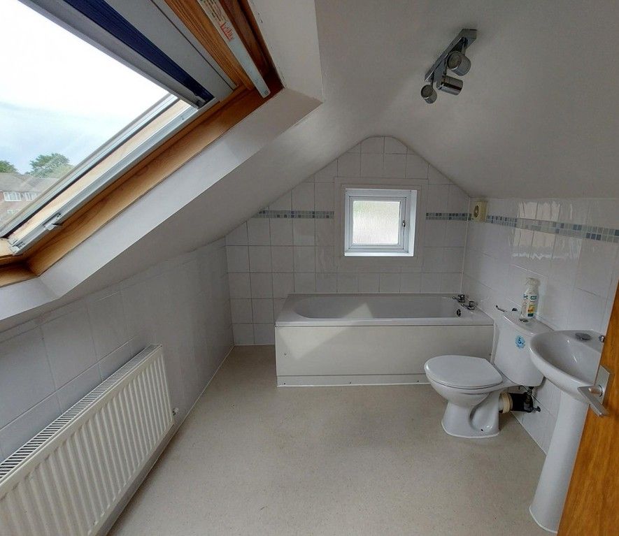 Property photo 3 of 9 En-Suite Bathroom