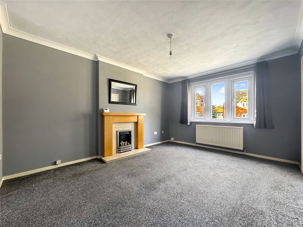 Property photo 2 of 22 Lounge