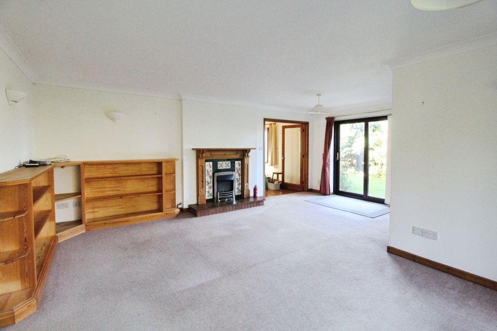 Property photo 2 of 29 Lounge