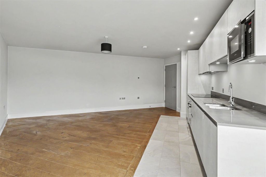 Property photo 3 of 10 Chalk Place_13.Jpg