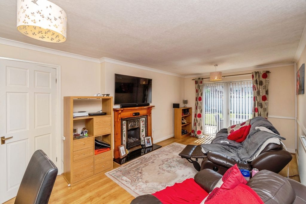 Property photo 2 of 17 Photo