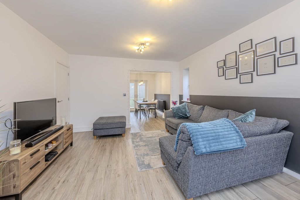 Property photo 2 of 24