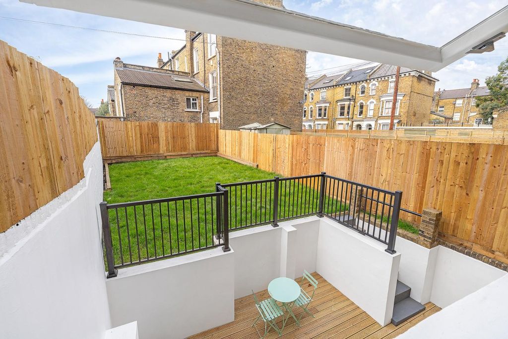 Property photo 2 of 19 Garden.Jpg