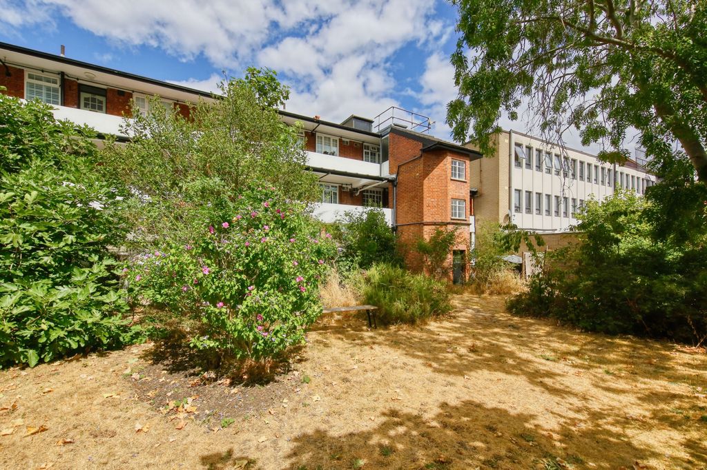 Property photo 2 of 11 Photo 10