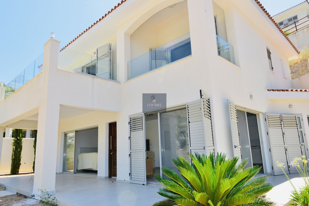 Property photo 3 of 12