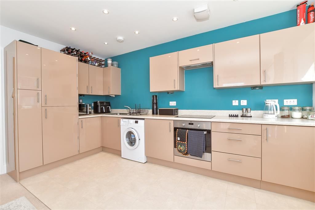 Property photo 1 of 9 Lounge/ Kitchen