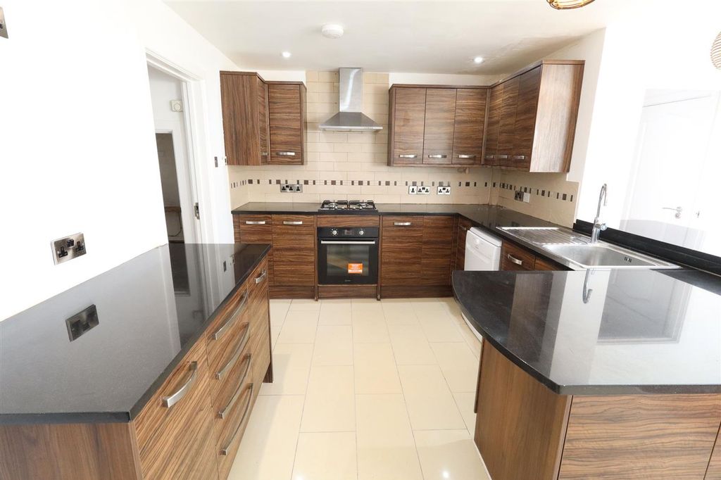 Property photo 2 of 12 Kitchen