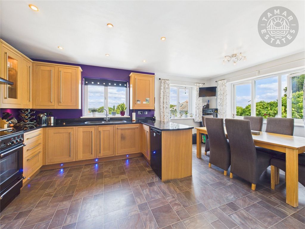 Property photo 2 of 28 Kitchen/Dining Room