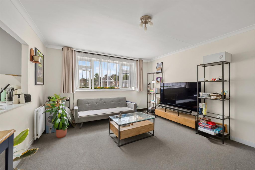 Property photo 1 of 10 Flat 6, Malclom Lodge,-4.Jpg