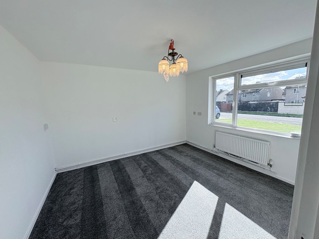 Property photo 3 of 6 5