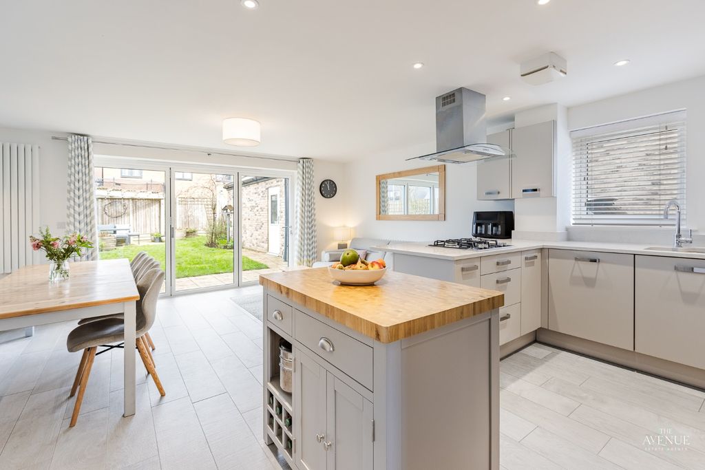 Property photo 2 of 38 4944083