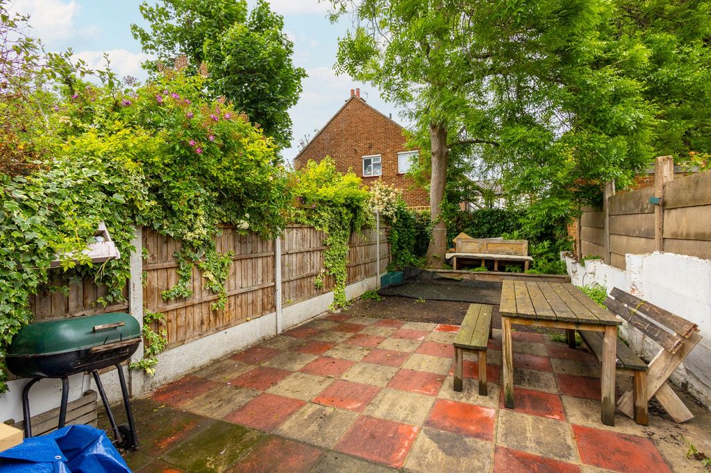 Property photo 2 of 11