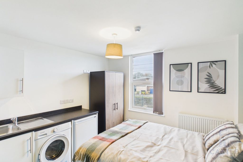 Property photo 2 of 20 Room 2 Or Room 3 (Similar Layout And Size)