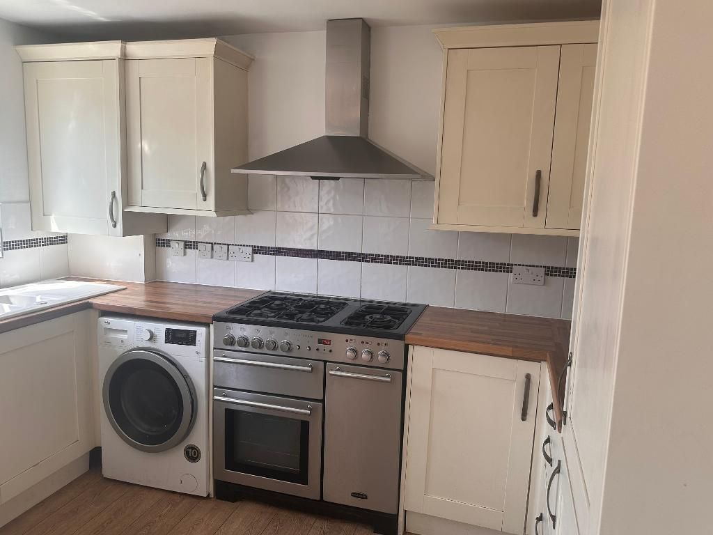 Property photo 2 of 18 Kitchen