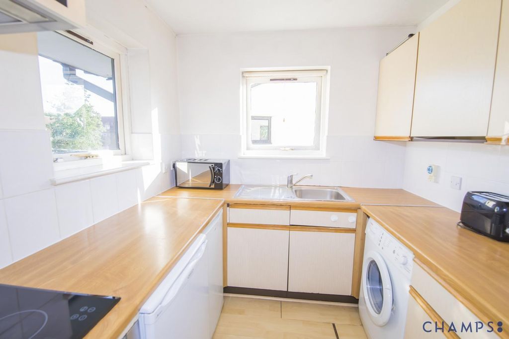 Property photo 1 of 9 1 Bed Flat With Separate Kitchen, Barnfield Place, London, E14