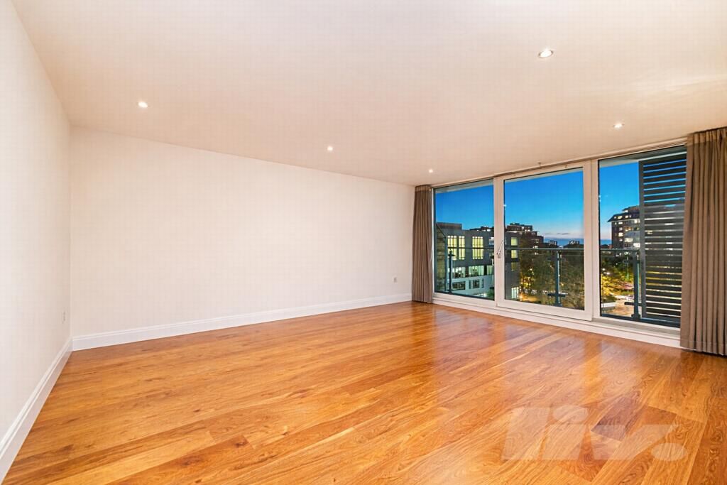 Property photo 1 of 10 Photo 4