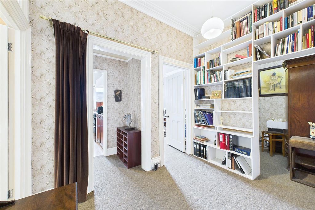 Property photo 3 of 14