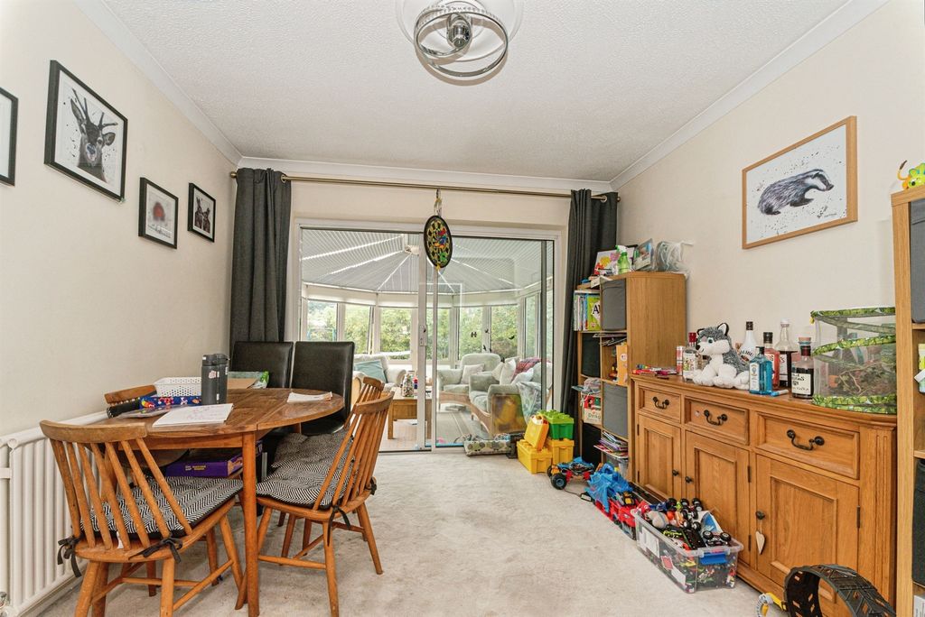 Property photo 3 of 11