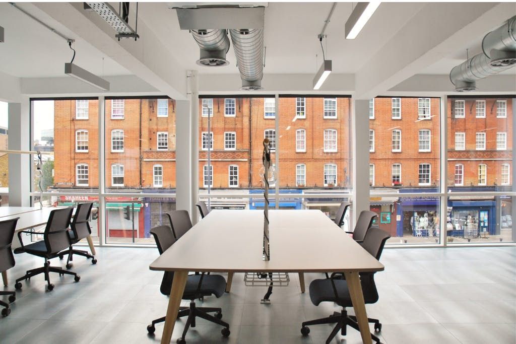 Property photo 1 of 7 Fitted With 80 Desks