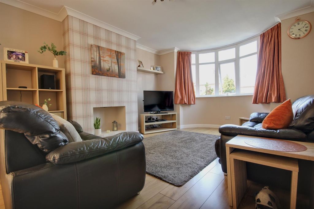 Property photo 2 of 18 Thornwick Avenue (11).Jpg