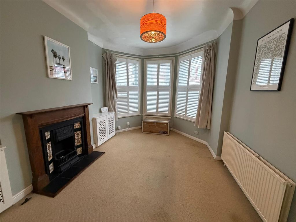 Property photo 2 of 8 Bedroom