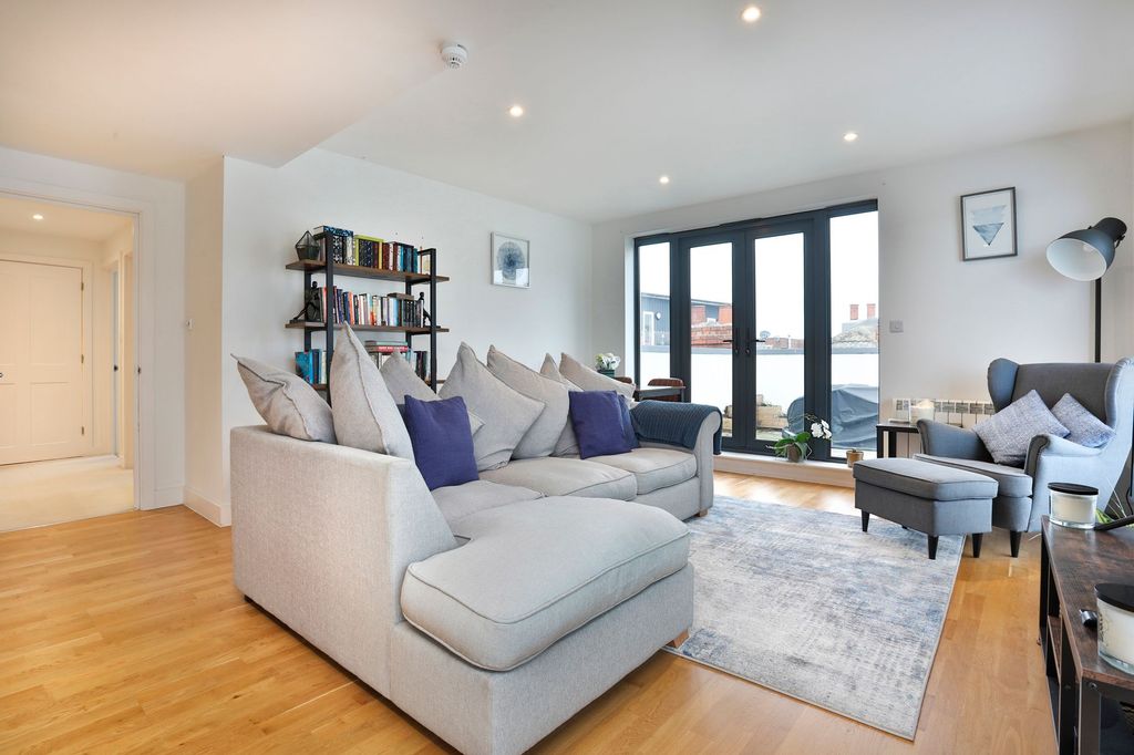 Property photo 2 of 11