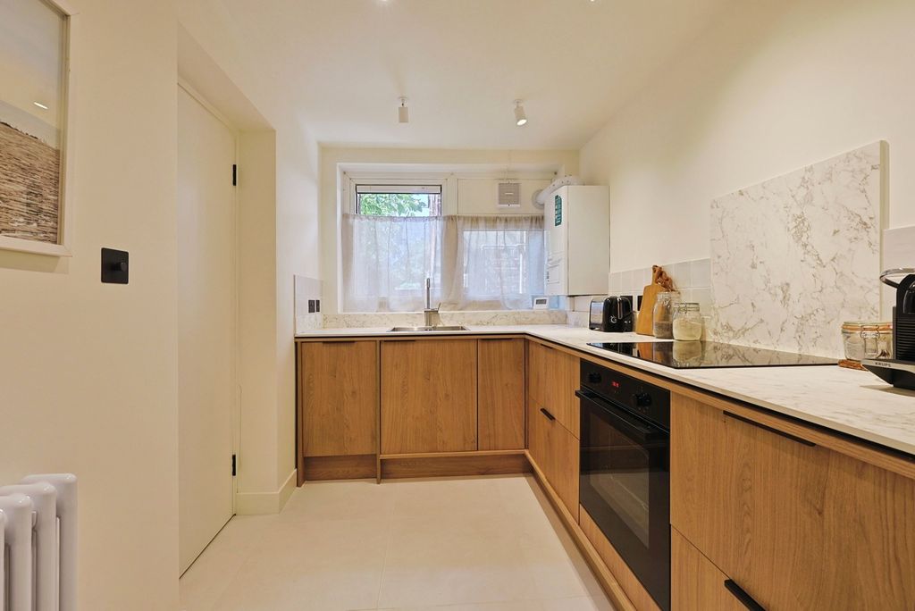 Property photo 3 of 17 Pbox-Img.Jpg