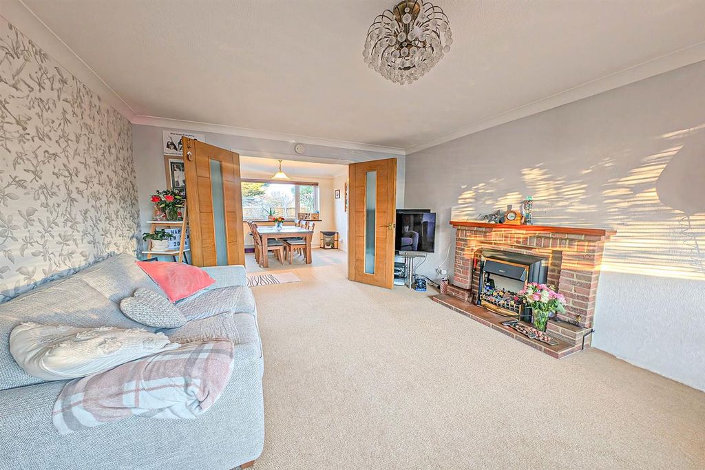 Property photo 2 of 14 Pxl_20260120_153726241.Raw-01 Lvg.Jpg