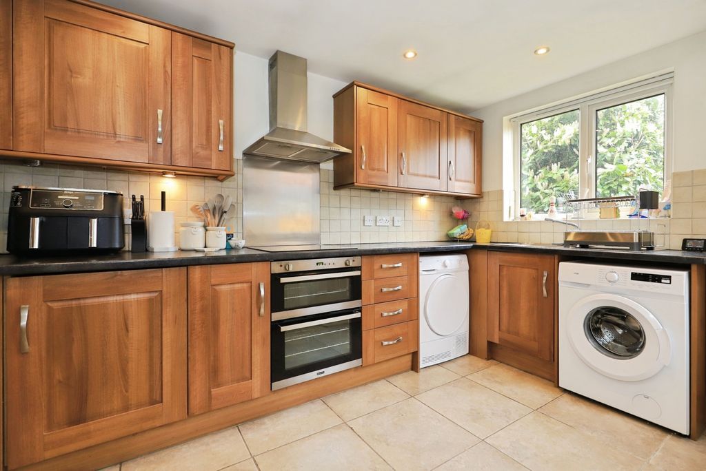 Property photo 3 of 12 Breakfast Kitchen