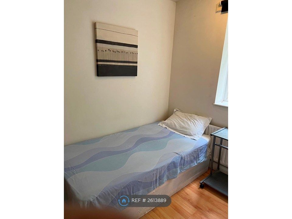 Property photo 3 of 11 Bedroom 2