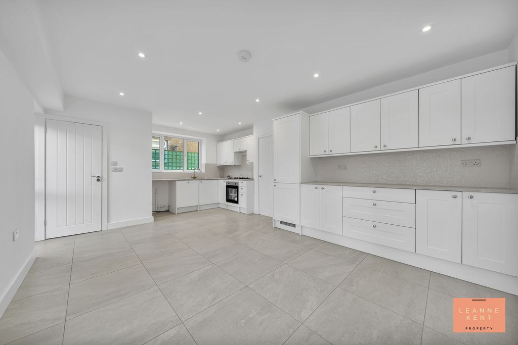 Property photo 3 of 36