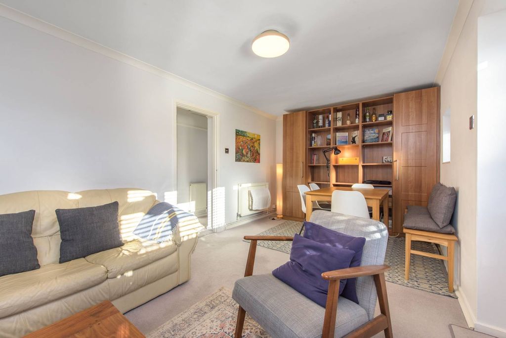 Property photo 3 of 11