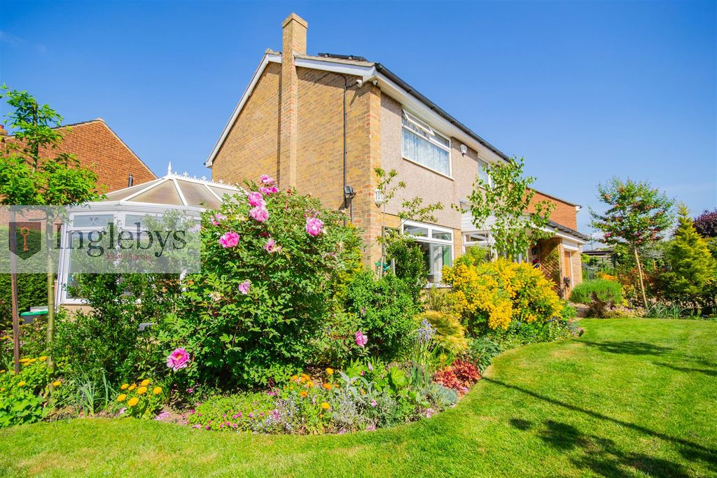 Property photo 2 of 46