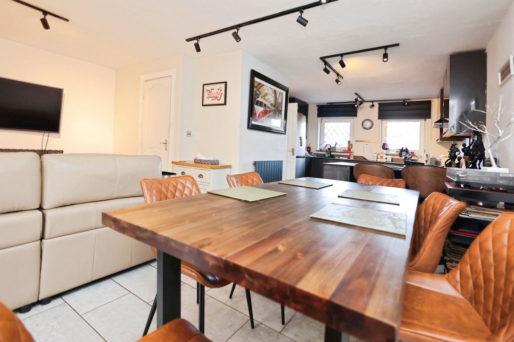 Property photo 3 of 18 Pbox-Img.Jpg