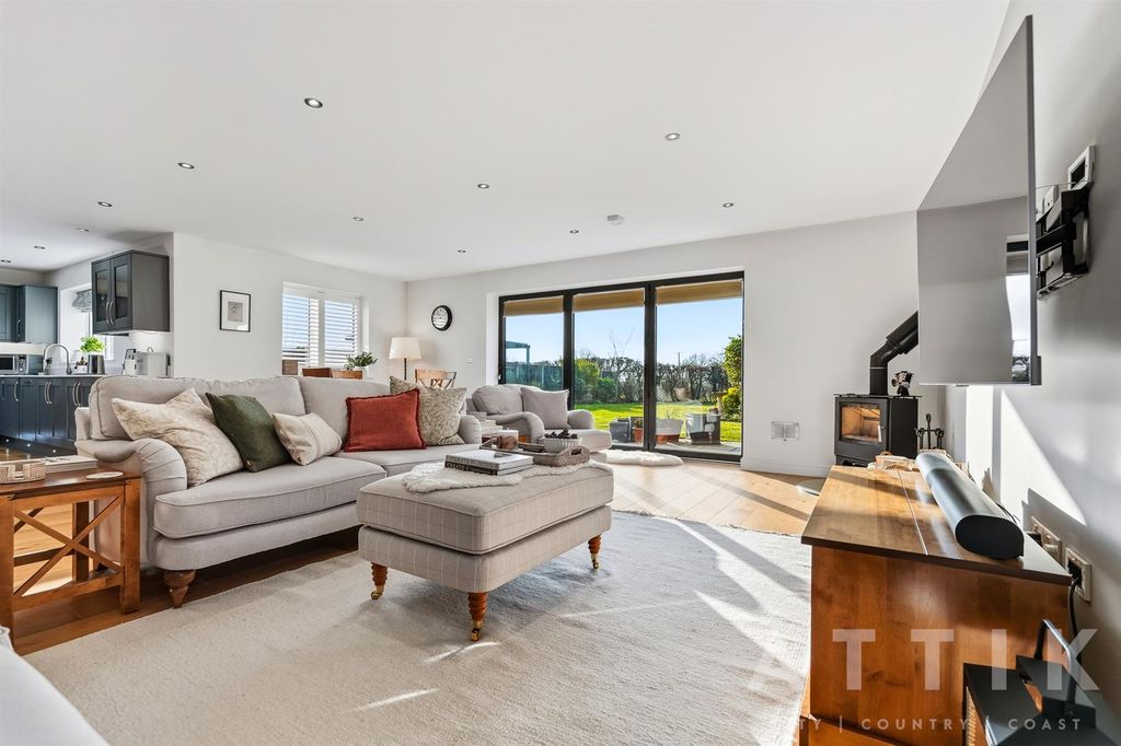 Property photo 2 of 63 Ar704403.Jpg