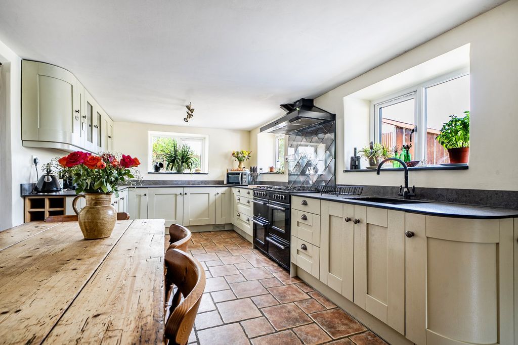 Property photo 3 of 19 5294895