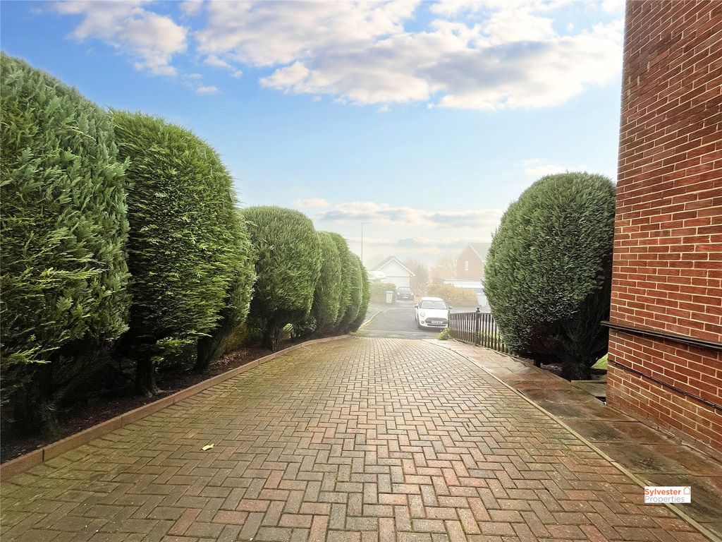 Property photo 2 of 19 Photo 04