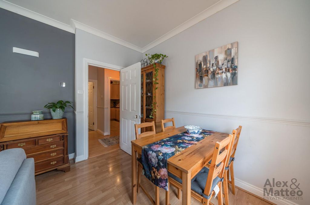 Property photo 3 of 19 William Square