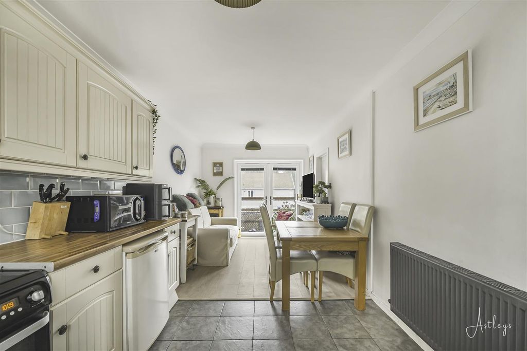 Property photo 3 of 21 Kitchen