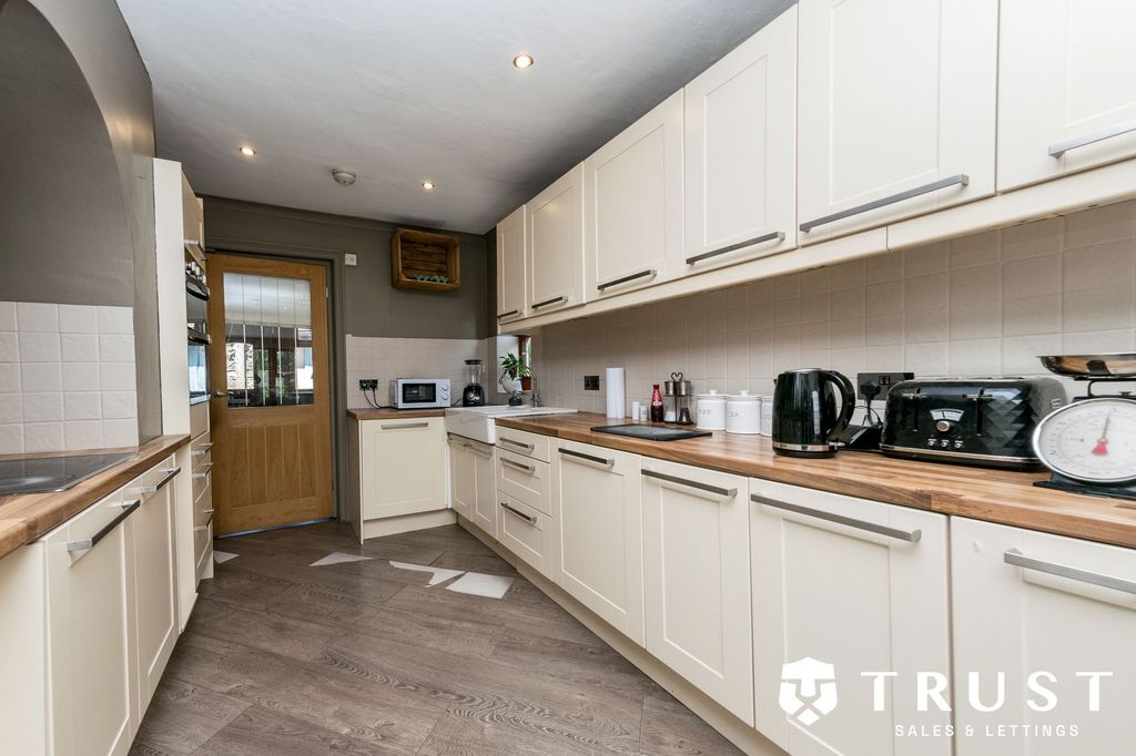 Property photo 2 of 45